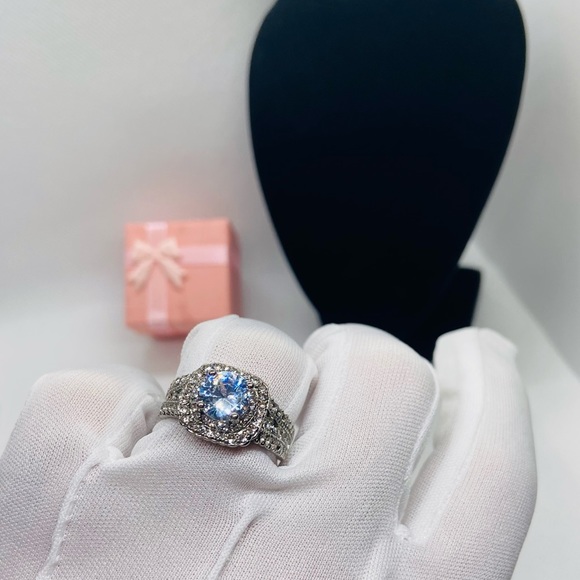 Luxury Silver Square Diamond Cubic Zircon Ring - Picture 7 of 14